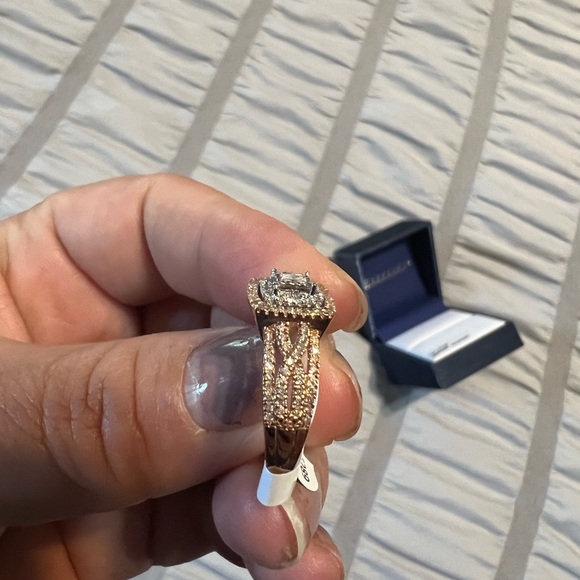 1/4 CTTW Genuine Diamond Ring - Picture 6 of 10
